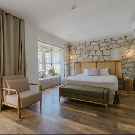 Fiora Hotel *