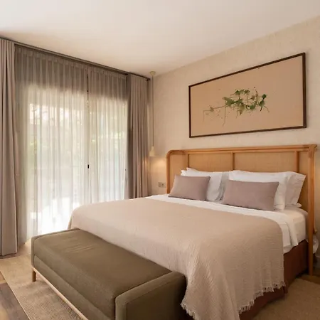 Fiora Hotel *